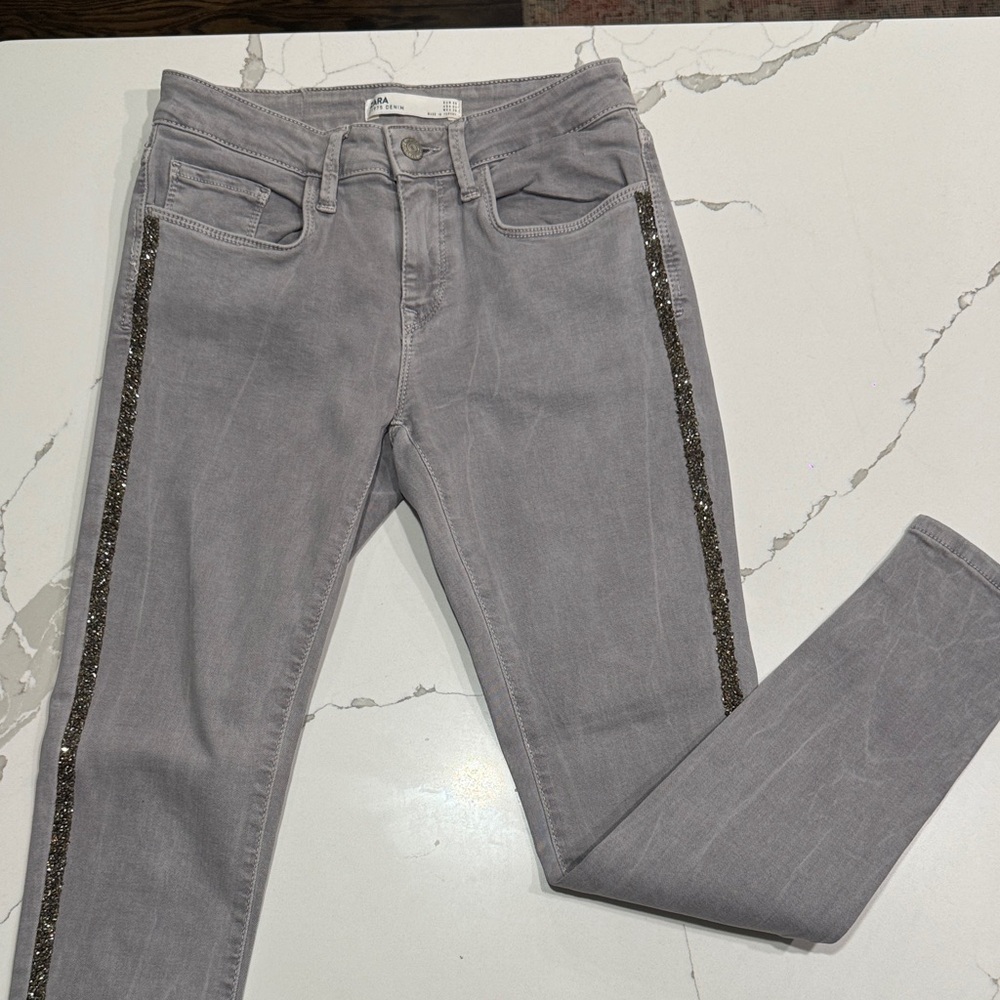 Zara Gray Skinny Jeans with Glitter Stripes
Size 4